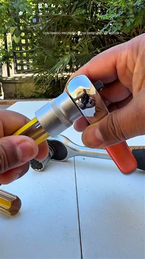 Cómo sacar tornillos muy apretados #tornillos #destornillador #herramientas #mecanica #Bricolaje
