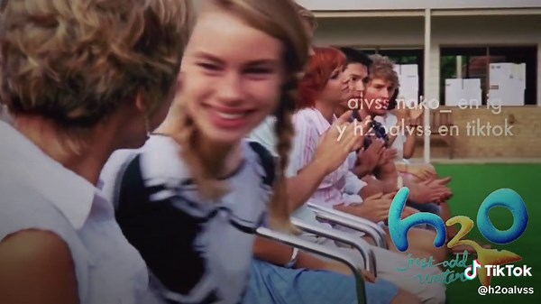 Lucy Fry en H2O: Recuerdos del 2007 al 2013