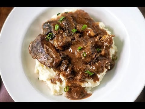 SMOTHERED STEAK AND GRAVY | EASY COMFORT FOOD DINNER IDEA