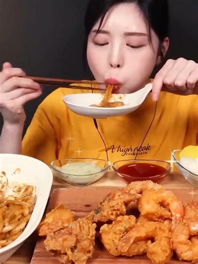 39K views · 895 reactions | Fried Shrimp Chicken & Buldak Udon Mukbang #eatwithboki #bigbites #mukbangkorea #mukbangvideo #m | Balyjing | Facebook