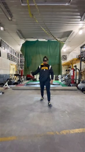 Throws University on Instagram: "@legendboyesenhayes getting in some technically sound tosses! Young throwers, notice these key positions: 🔑 Weight is shifted left, balancing on the left foot around 🔑 Right sweep is long and cuts directly to the middle, while establishing a high point 🔑 Left grounds to the front quick, while the left shoulder stays in line with the right knee 🔑 Right leg continues to turn leading body into delivery #THROWSUNIVERSITY #GARAGESTRENGTH #FIREMEUP #SHOTPUT #DISCUS