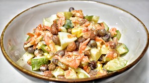 Healthy chickpea peanut salad bowl for breakfast or lunch. | My Healthy Dining