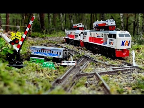 Menemukan Kereta Api Indonesia, KRL Commuterline, Lokomotif cc300, Palang Pintu Perlintasan KAI #01