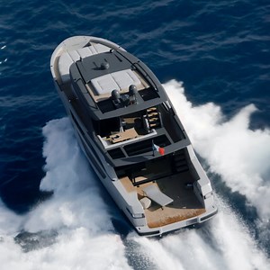 BGX60: where fluidity, comfort, and privacy come together to redefine the yachting experience. | Bluegame
