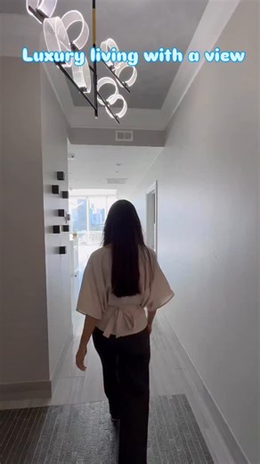 Luxury living above the clouds 🌇 This stunning 2-bed, 2.5-bath high-rise in Houston blends modern design, floor-to-ceiling views, and that city-chic lifestyle everyone dreams of. Would you live here? 👀✨ 🎥: Walking through one of the most beautiful condos in Houston — modern kitchen, spacious layout, and views that never get old. #HoustonHighRise #HoustonLuxury #LuxuryLiving #HoustonRealEstate #ModernCondo #SkylineViews #LuxuryApartment #HoustonTexas #HighRiseLiving #RealtorLife #LuxuryLifesty