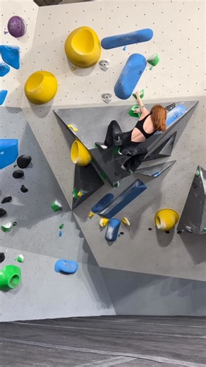 Lexi Alectra 🤍💙 on Instagram: "A rare overhang from me #climbergirl #bouldering #rockclimbing"