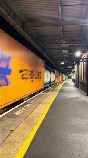 Class 66 Freightliner passing Nuneaton with 3 tones at speed #train