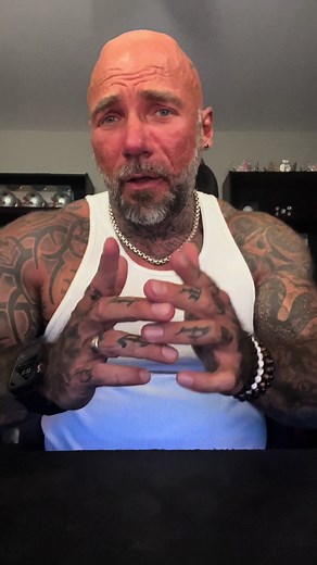 Who do you hang out with? 🤔 #model #daddy #muscle #lifeadvice #lifecoach #motivation