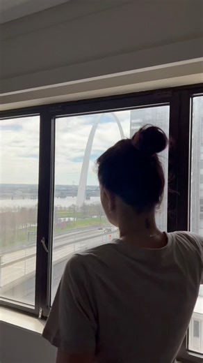 10K views · 20 reactions | Use a hanger for a peaceful and deep sleep in the hotel! #hotel #hotelhack #darkroom #hanger | Ollie Hacks | Facebook