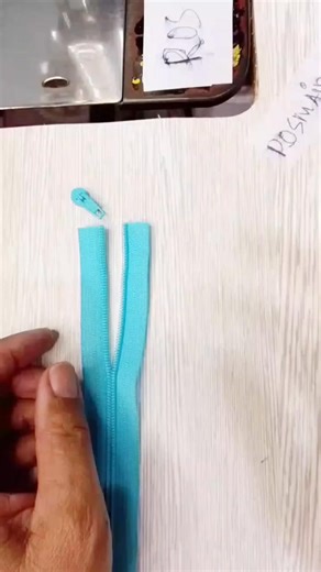 How to install a zipper slider Sewing tips for beginners #sewingtips_and_trick #sewinghome #installzipper #sewinghacks #learnsewing #memasukkankepalaresleting | Ros Maida