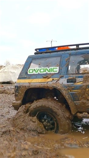 RC Nissan Patrol Rescue BMW X5 Stuck in MUD