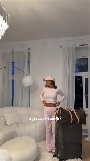 Tatum Sara Koch 🇰🇷 on Instagram: "🌸💞💖💕🎀 set & cap: @oace_sports Code „TATUM“ ✨ | Anzeige"