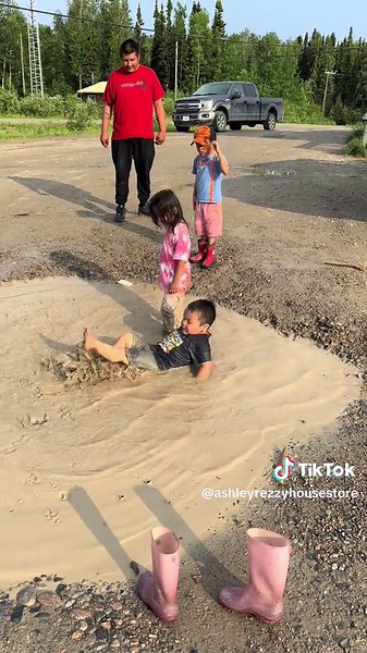 Little native kiddies enjoying the rezzy splash puddle (Mud Puddle) lol omg so crazy….Hope Caleb doesn’t get sick from drinking that water. The kids sure enjoyed that mud puddle outside the bandhall here in Muskrat Dam, ON. #mudpuddle #kids swimming #iwentswimminginapuddle #mudpuddlesarefuntoplayin #mudpuddle #muskratdamfirstnation #littlekidsplayinginthewater #muddypuddles #dirtywater #nativekids #nativetiktoks #nativekidsgonewild #youonlyliveonce