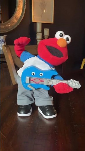 2008 Fisher Price Sesame Street Rockin’ Guitar Elmo