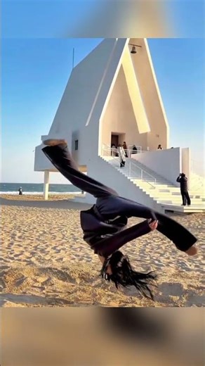 Girls doing backflips on the beach #foryou #funny
