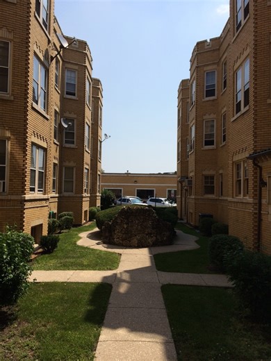 2140 Elmwood Ave, Berwyn, IL 60402