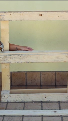 Create a Space-Saving Pallet Herb Garden #planter #palletprojects