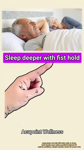 Trouble sleeping? Try this simple bedtime acupressure massage tonight 🌙 Just 30 mindful fist holds and your body will ease into deep sleep. #sleeptips #nighttimeroutine #naturalremedies #handyoga #homewellness | Acupoint Wellness