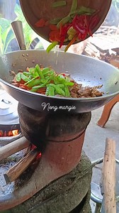 Makulay ang pancit canton guisado ni ate Neng.... Wow yummy 😋😘#fypシ゚viral #highlightsシ゚ #reelsviralシ #reelsfbシ #everyone #yummyfood #lutongkaneneng #lutongbahay | Neng Margie