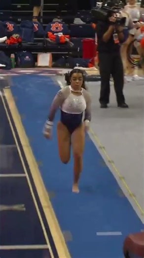 HISTORY MADE 🔥 Sophia Bell Sticks the Yurchenko Double for Auburn 🦅