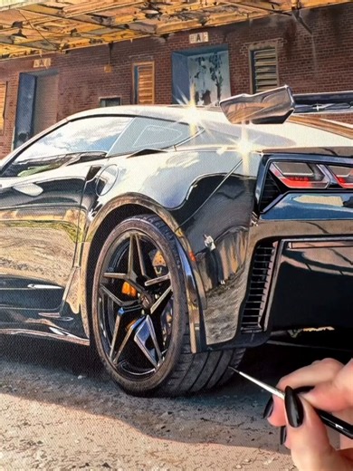 These paintings are so hyper realistic that it’s almost impossible to tell you’re looking at paint instead of an actual car. The level of detail in the reflections, lighting, textures & bodywork makes each piece look like a photograph brought to life on canvas. Artist @artist.emmaroseharris #artist #painting #hyperrealism #hyperrealistic