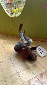 習字をするケニア人