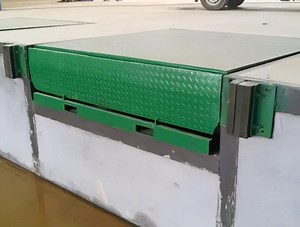 [Hot Item] Mobile Electric Adjustable Yard Unloading Ramp Truck Cargo Lifting Platform Loading Platform Dock Lift Leveler