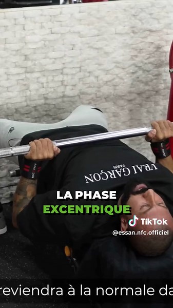 Comment avoir des gros triceps avec le développé couché serré