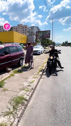 Kind bikers help elderly woman | Fabiosa Daily
