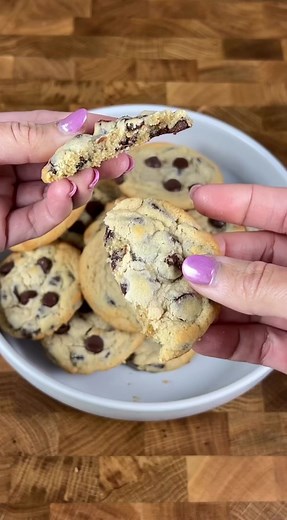 Snoop Dogg's Chocolate Chip Cookies Baking Tutorial