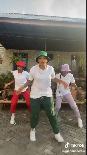 Celebrating 900k Followers with Dance Challenges | Legwork, KPK Challenge, Happy Feet