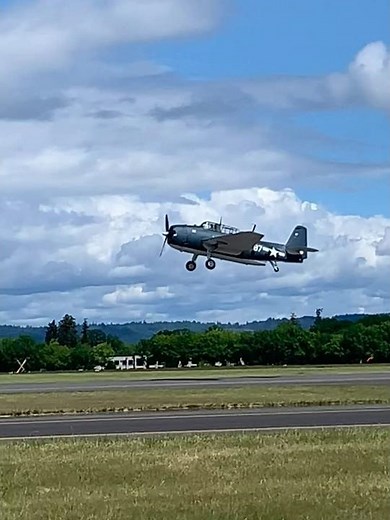 Grumman TBF Avenger taking off (beautiful sound) #aviation #warbirds #airshow