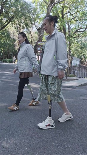 Legs are 'custom-made,' life is a 'limited edition'#Swalk #SmartProsthetics #ProstheticKnee#FutureOfMobility#BalanceinMotion