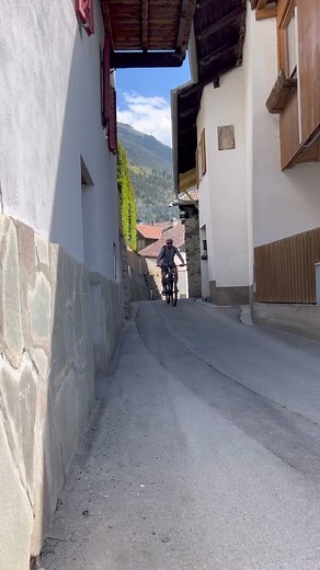 Deutsche Touristen im Dorf🇩🇪 #comedy #comedyskit #Touristen #Dorfleben #lustig | Buonomemes