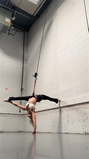 Alexa disable gravity 🤸🏼‍♀️#walldance #parkour #rockclimbing #tumbling #gymnastics