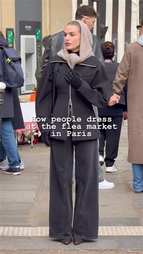 How people dress at the flea market in Paris | Randomoutfitideas