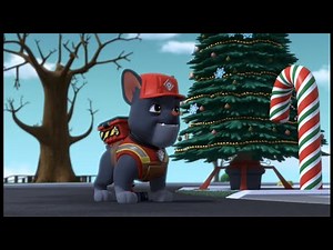 PAW Patrol: Setting up The Christmas Decorations.