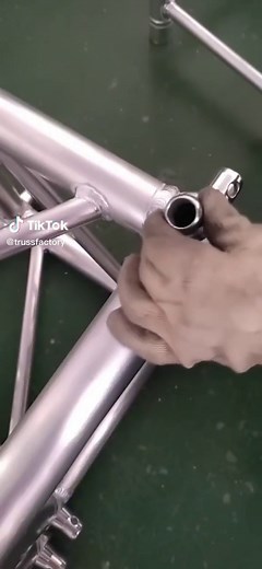 Stage trusses are very easy to install, and we can provide stage trusses of various sizes.#stageequipment #truss#metalrack