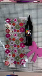 Hi y’all!! Here is another super cute Idea for the acrylic keychain bows. Full tutorial with explanation on TikTok Resin used ➡️ https://www.tiktok.com/t/ZTjWqEtLV/ Pink Stand ➡️ https://www.tiktok.com/t/ZTjWqEPVU/ . #coquetteaesthetic #trendingreelsvideo #uvdtf #viralvideochallenge #crafter #girliethings #glitter #Etsy #keychain #sale #DIY #creative #fY | Sweet Olive Creations