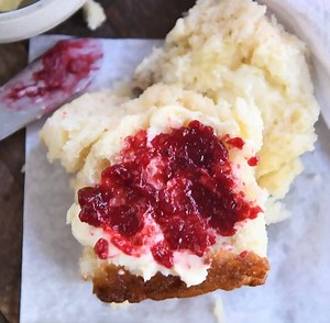 Butter swim biscuits are biscuits baked in pan of melted butter. The insides are light and fluffy and the edges are crisp and buttery! YUM! GET THE RECIPE: https://www.melskitchencafe.com/easy-butter-swim-biscuits/ | Mel's Kitchen Cafe