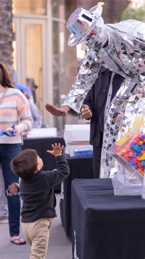 DANCING LED ROBOTS AND MORE! on Instagram: "🖐️ MIRROR MAN’S BIG HIGH 🖐️ Tall or short, book Mirror Man TODAY and let’s PARTY! 🤖 Mirror Man | High Energy | Kids Favorite 📍 LEDROBOTSUSA.COM 📞 213-249-5988"