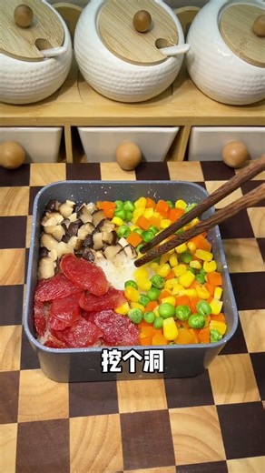 Perhaps you don t know that the microwave oven can also make the fragrant 煲仔饭 and the meth