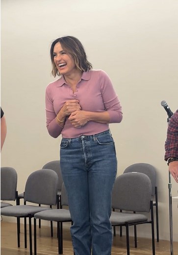 Mariska Hargitay Rehearses Every Brilliant Thing on Broadway