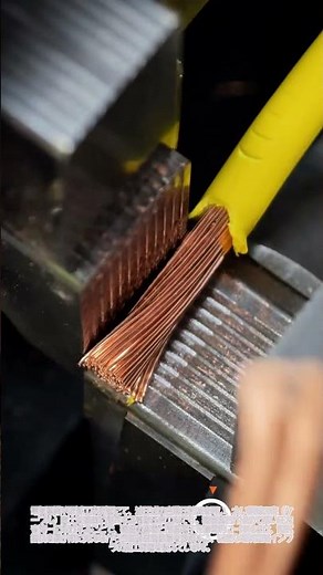 電気工事の基本！自動圧着機による太い銅線の高圧接合工程 #worker #process #electricity #cable #machinery