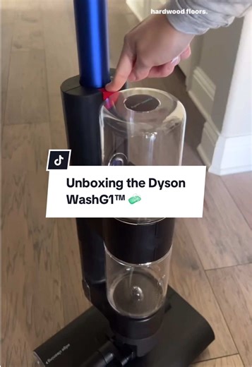 Fresh floor Fridays. The Dyson WashG1™ removes wet and dry dirt in one go with two counter-rotating motorized rollers that simultaneously remove spills, debris, hair and dried-on stains. 🎥: @Ashley | Home Styling #dyson #dysonwashg1 #washg1 #unboxing #reset #2025 #cleaning #newyear #resolution