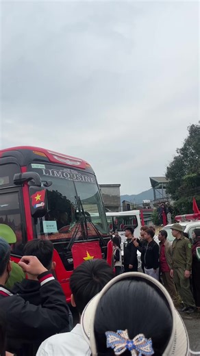 Ai có người thân thì vào nhận đii