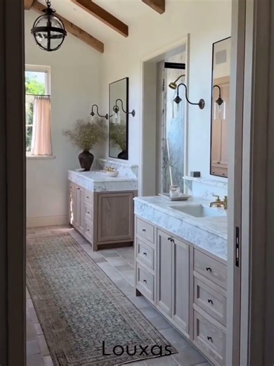 Rustic Farmhouse Home Tour | Elegant Country Living Ideas | Louxas