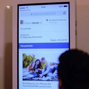 Das digitale Amt ist das Amt der Zukunft: Seit gestern haben sich bereits 12.000 Nutzerinnen und Nutzer über die Online-Plattform oesterreich.gv.at oder die App „Digitales Amt“ registriert. Viele Amtswege können so online, jederzeit und von überall erledigt werden. Mehr dazu: https://bit.ly/2Y7Bctf | Bundeskanzleramt Österreich