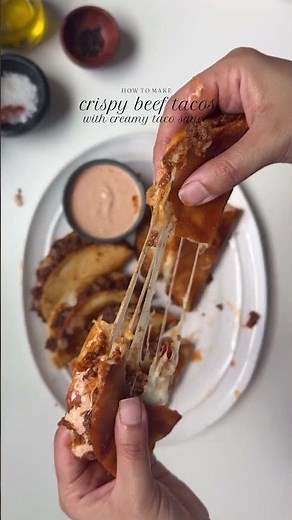 Crispy beef tacos was with creamy taco sauce. 🌮