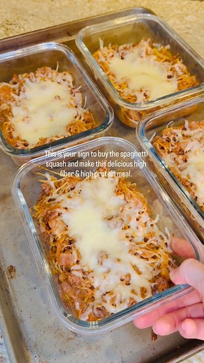 Spaghetti squash is in season and a tasty way to get in fiber! It’s simple to prepare, just cut in half and remove the seeds, drizzle oil, and roast. I mixed it in with ground beef, onion, garlic, tomato sauce, oregano, and thyme and topped with mozzarella. Make it fancy by stuffing the spaghetti squash skins. Want the recipe for this high fiber and high protein meal? Just say SQUASH 💛 Follow @delightfully_fueled for more healthy recipes 💙 #spaghettisquash #highfiber #highprotein #fallrecipes 